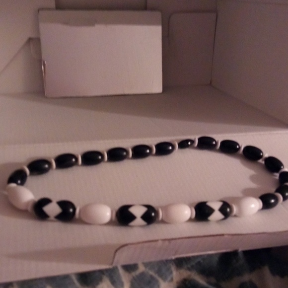 Several different pieces of earrings/necklaces - Picture 4 of 5